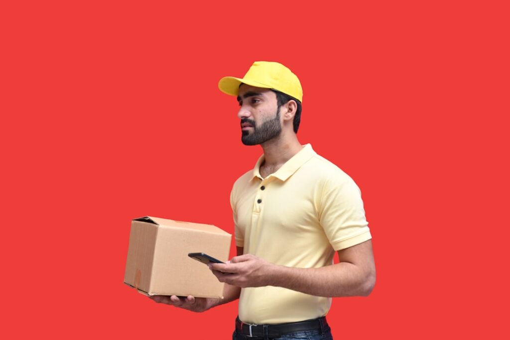Um Homem Usando Um Capacete uV883KLLBTQ